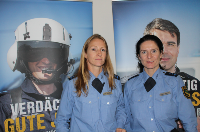  Jana Lindenhain und Saskia Reiprich von der Polizei Sachsen