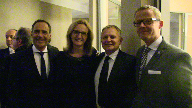  Rupert Simoner (CEO, Vienna House), Johanna Weichselbaumer (Chief Financial Officer, Vienna House), Martin Ykema (Chief Operating Office, Vienna House), Christopher Cox (Regional-Direktor, Preferred Hotels) 
