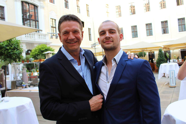 Jens Marten Schwass (Geschäftsführer von Hotel Taschenbergpalais Kempinski) und Eric Stehfest