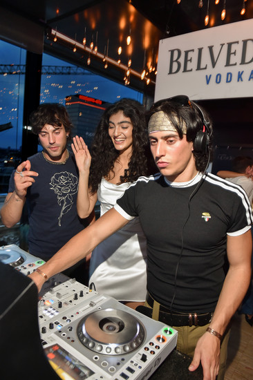 Soulin Omar mit DJs Aaron und Leo Altaras  