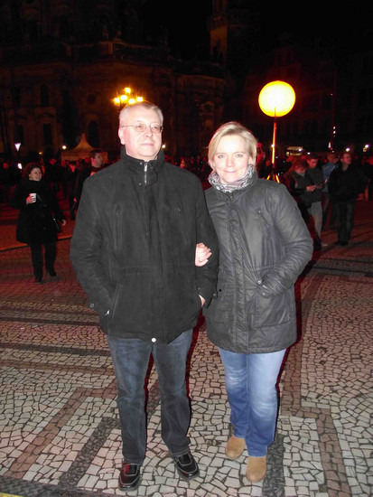 „Wir haben nur durch Zufall mitbekommen, dass dieser Ball gerade ist. Wir sind gerade hier in Dresden im Urlaub und haben diese Veranstaltung eher spontan besucht. Aber es ist wirklich schön, allein dafür hat sich die Anreise schon gelohnt.“ (Stefanie und Jörg, Kraftfahrer, Pitalle aus Münster)