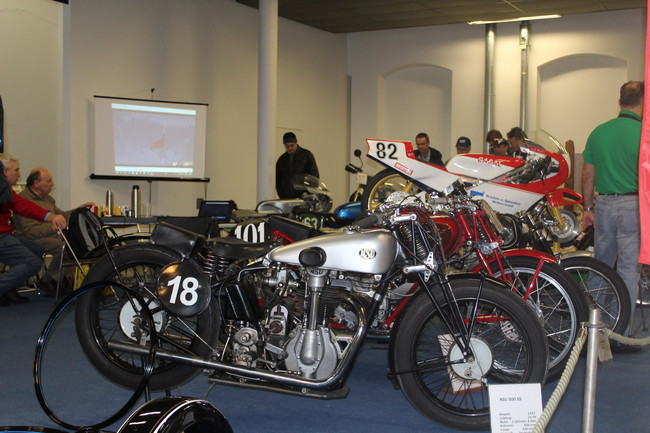  Viele historische Rennmaschinen gab es bei den zahlreichen Motorsportclubs aus der Region zu sehen
