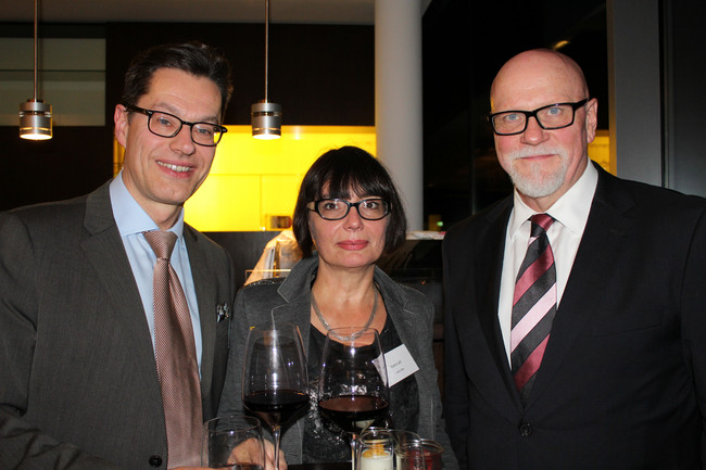 Petra Siebert (Leiterin Öffentlichkeitsarbeit Flughafen Dresden GmbH) , Thomas Adam (Vertriebsleiter Kriesten objekt design GmbH) (v.l.n.r.)