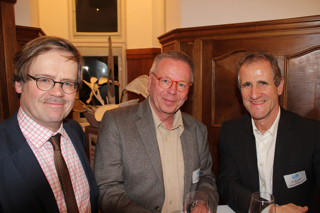  Jens Schiller (Vorstandsmitglied FöV TC Blau-Weiß), Steffen Knaak (Inh. Verwaltungsgesellschaft Schwerter Haus Dresden mbH), Dr. Ulf Tippelt (Vorstand Institut für Angewandte Trainingswissenschaft)
