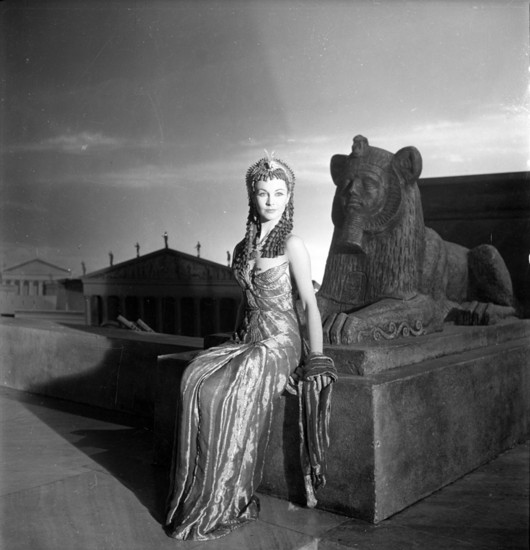 Vivien Leigh am Set von "Caesar und Kleopatra"