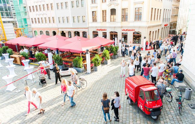 Lange Schlangen bei der Eröffnung an der Frauenkirche