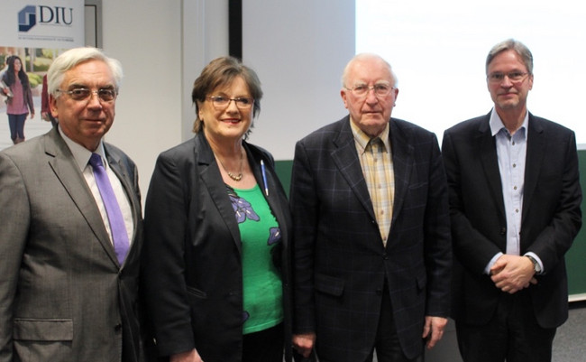  Prof. Dr. Franz Makeschin (Bodenkunde und Bodenschutz an TU Dresden), Prof. Dr. Irene Schneider-Böttcher (Präsidentin DIU), Prof. Hans-Joachim Fiedler (Professor i.R. für Bodenkunde und Standortslehre, TU Dresden), Prof. Dr. Christian Jung 
