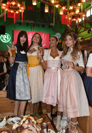 Tessa Saueressig, Carina Zaveline, Shanice Messina und Annika Jung