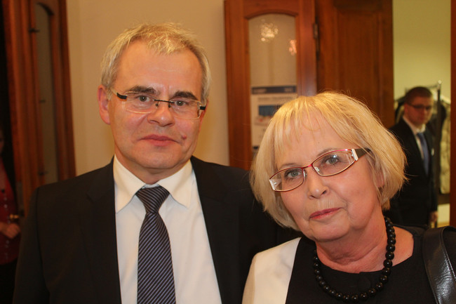  Dr.Andreas Uhlig ( Managing Director, ESI ITI GmbH), Dr.Karla Harnisch (Qualitätsmanagement-Beauftragte FH DD)
