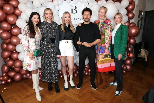 Jeannette Graf, Verena Kerth, Founder Ena Operta, Make-up-Artist Boris Entrup, Elke Hofmann-Finckh und Darya Strelnikova
