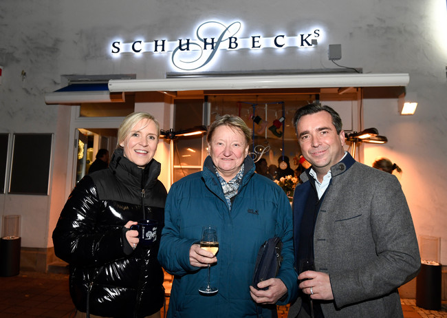 Falk Raudies mit Frau Andrea und Susanna Tausendfreund  (Bürgermeisterin Pullach)
Foto: Agentur Schneider-Press/Frank Rollitz