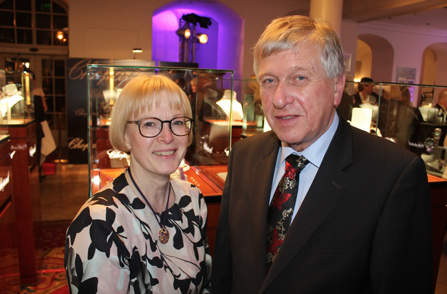  Margit Schönherr (Mitarbeiterin Juwelier Leicht), Prof.Dr. Günter Busch (Prof. für Umwelttechnik Uni Cottbus)
