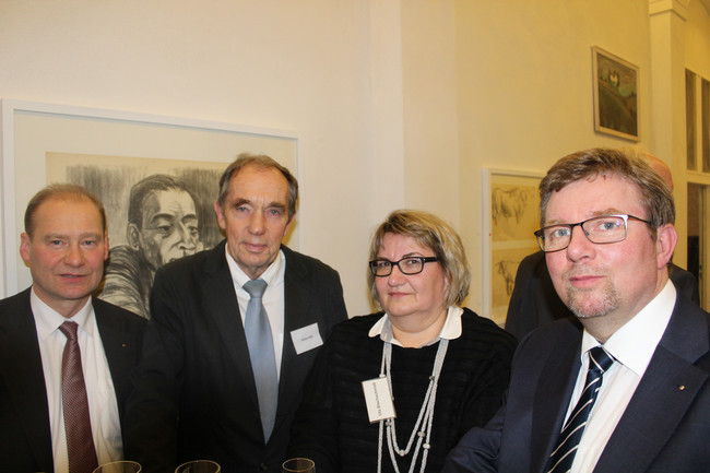  Bernd Saupe (Strategie & Marketingberater BDS-Dienstleistungsgesellschaft); Helmut Bill (Mitglied SDWC), Uta und Kai-Uwe Blechschmidt (Vorstand SDWC)