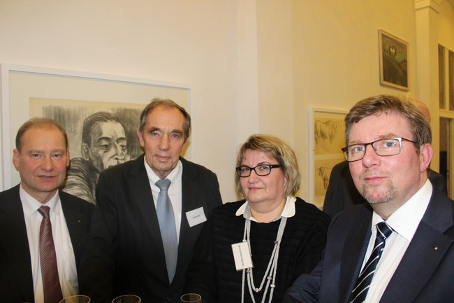  Bernd Saupe (Strategie & Marketingberater BDS-Dienstleistungsgesellschaft); Helmut Bill (Mitglied SDWC), Uta und Kai-Uwe Blechschmidt (Vorstand SDWC)
