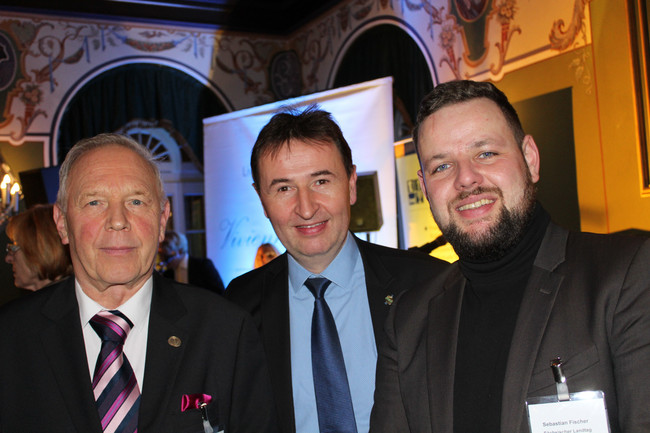  Frank Schuffenhauer (Inhaber von Promo-Mobile), Holger Gasse (Mitglied des sächsischen Landtags der CDU) und Sebastian Fischer (Mitglied des sächsischen Landtags der CDU)
