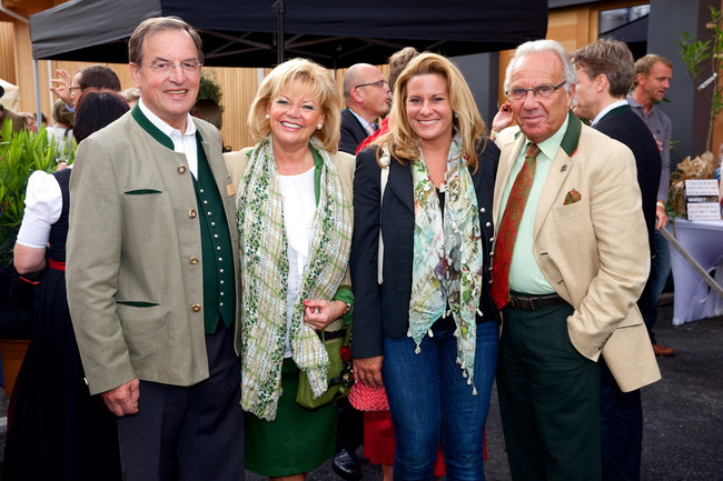  (v.l.n.r.) Siegfried Stetter, Margot Steinberg, Silja Schrank-Steinberg und Günter Steinberg (Hofbräu) 
