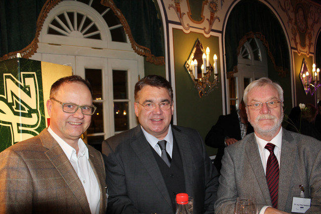 Kay Bohn (Geschäftsführer Helmke Getränke-Fachgroßhandel GmbH), Uwe Wiese (Geschäftsführer Italienisches Dörfchen) und Dr. Ing. Peter Netzband (Leiter BVMW Wirtschaftsregion Dresden)
