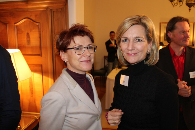  Sybille Höhne ( Referentin für Marketing und Öffentlichkeitsarbeit Schneider+Partner), Eva Donsbach ( Leiterin Bankhaus Lampe Dresden)