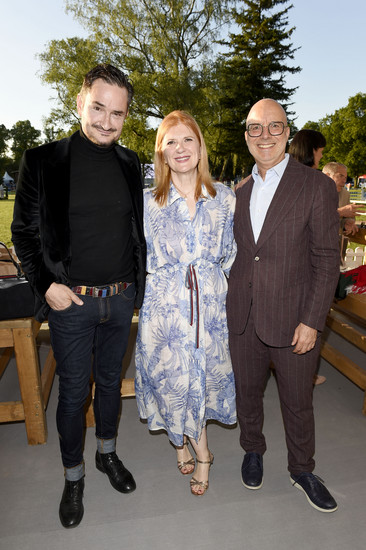 Prof. Dr. Bernhart Schwenk (Kunsthistoriker und Kurator der Pinakothek der Moderne), Daniela Simonetta Sfameni und Miro Craemer