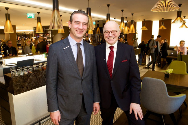 (v.l.n.r.) HIRMER Verkaufsleiter Robert Greil und Reinhold Guppenberger
