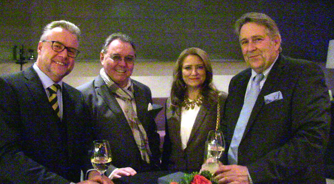  ThomasMaul (Rechtsanwalt), Armin Stroeve (Verlagsleiter, DNN), Gracia und Claus Kobold (Rechtsanwalt und Ehefrau)