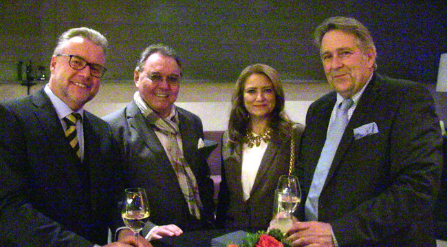  ThomasMaul (Rechtsanwalt), Armin Stroeve (Verlagsleiter, DNN), Gracia und Claus Kobold (Rechtsanwalt und Ehefrau)
