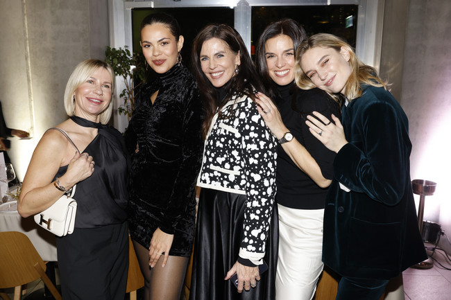 Simone Adams, Bruna Rodrigues, Angelika Hanel und Clarissa Neumann, Kim Hnizdo
Foto: Franziska Krug