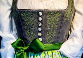 So trägt man das Dirndl im Winter 