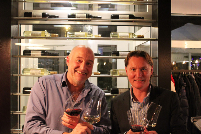  Hartmut Richter (Inhaber R9 Weinboutique) mit Andreas Otto vom Disy Magazin