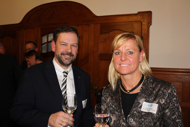  Peter Windhagen (Stellvertretender Direktor Maritim Dresden), Birgit Thomas (Verkaufsleiterin PKW Stern Auto Center DD)
