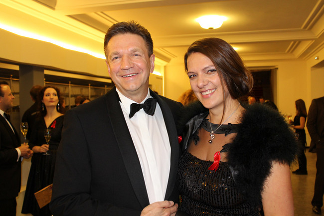  Marten Schwass (Geschäftsführender Direktor Taschenberpalais Kempinski) mit Gattin Christiane Schwass