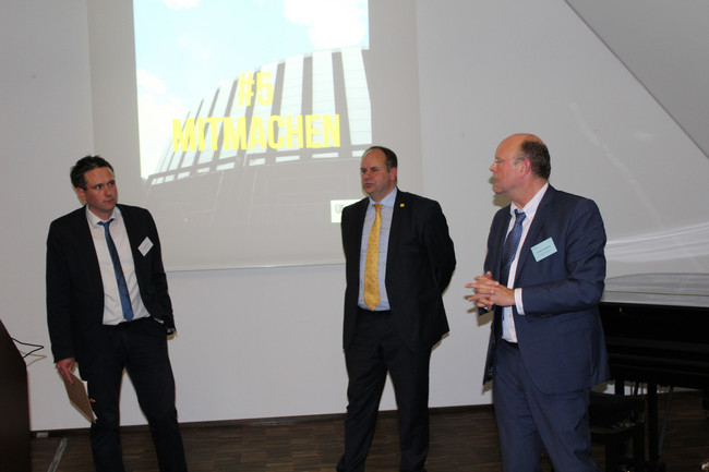 Stephan Hoffmann (Referent Amt für Kultur und Denkmalschutz DD), Dirk Hilbert (Oberbürgermeister DD), Dr. Bernd Kugelberg (Rechtsanwalt, Schneider + Partner GmbH) (v.l.n.r.)