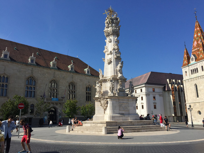  Der Dreifaltigkeitsplatz mit seiner 14 Meter hohen