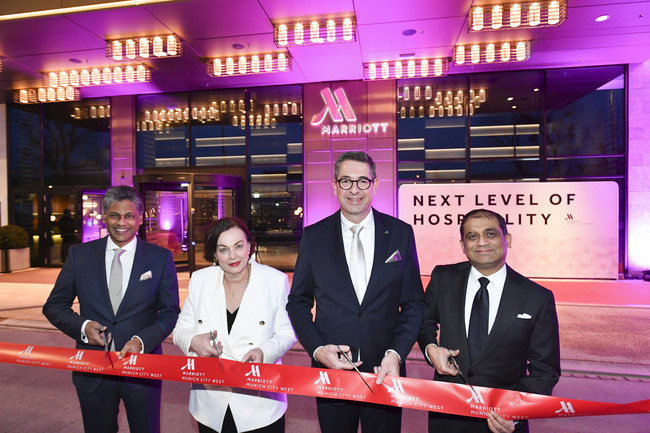 Satya Anand (President Europe, Middle East & Africa, Marriott International), Gitta Brückmann (Vice President Corporate Social Responsibility EMEA, Government Affairs Europe), René Mooren (General Manager, München Marriott Hotel City West), Pankaj Birla (Area Vice President, DACH & Eastern Europe, Marriott International)
Foto: Brauer Photos/G. Nitschke für Marriott Hotels