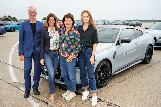 Bernd Döpke (BMW Niederlassungsleiter München), Kristina Frank, Janina Hartwig und Pia Rickel