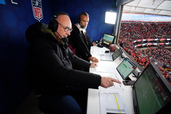 Frank Buschmann (l.) und Patrick Esume
Foto: RTL / Stefan Gregorowius