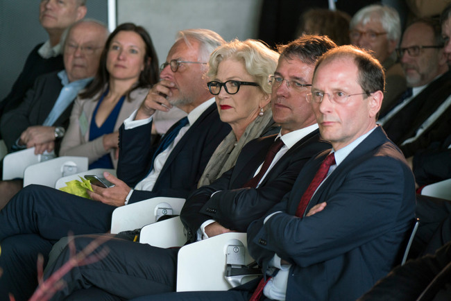 Markus Ulbig (Sächsischer Staatsminister des Innern) in der ersten Reihe