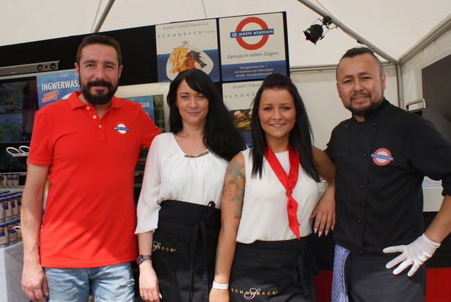 Martin Tesche (Restaurantleiter) Nicole Bötig, Lisa Herrmann und Bladymir Zombrano (Koch)
