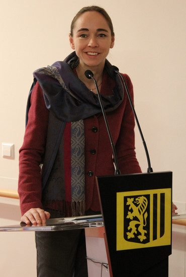 Dr. Kristin Kaufmann lobt die gute Projektarbeit und freut sich über die Fertigstellung des Zentrums