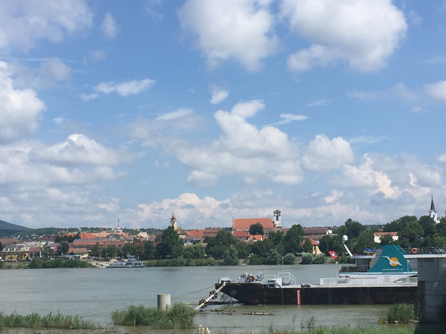  Donauknieortschaften Tahitótfalu und Vac