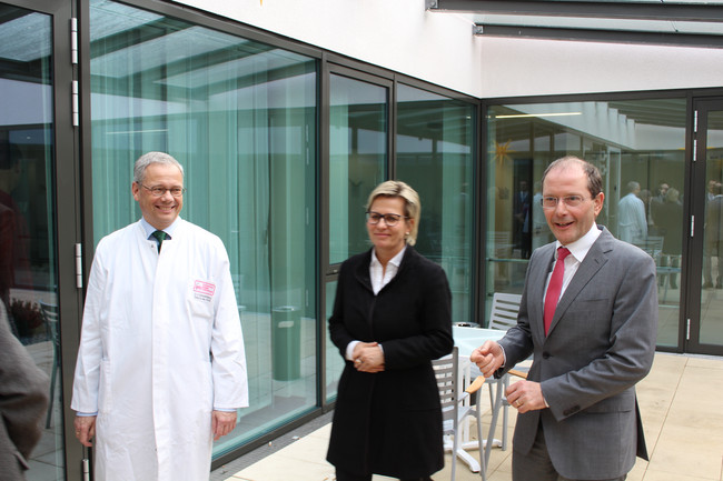 Sichtliche Freude beim Leiter des neuen Zentrums Dr. Harald Schmalenberg
